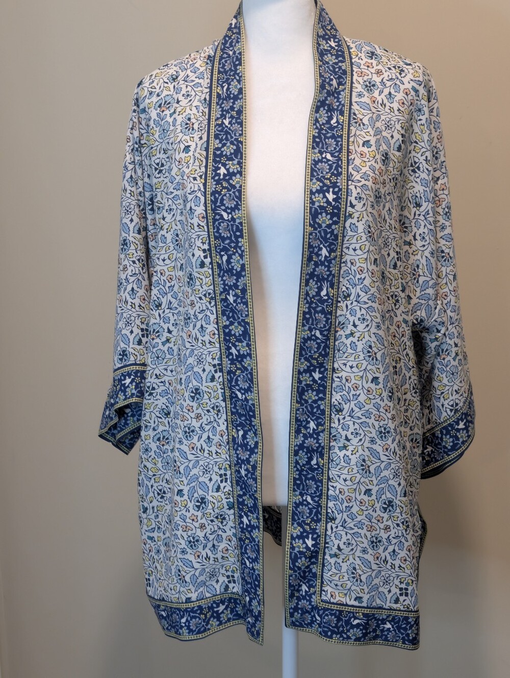 Max Studio Blue and White Floral Print Kimono Cardigan with Contrast Border